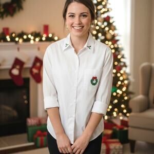 Vintage 80s Christmas Wreath Embroidered Button Down Shirt White Collared Retro